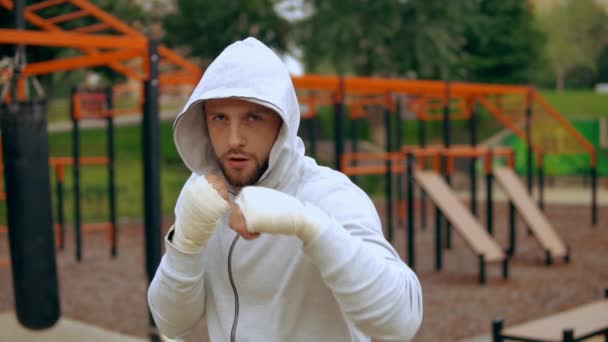 Male boxer has an outdoor training — Stock Video