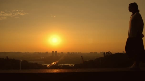 Woman with dog at sunrise — Stock Video