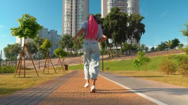 Rear young african american woman dance in sunny day sidewalk — Stock Video