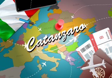 Catanzaro şehir seyahat ve Turizm hedef kavramı. İtalya bayrağı ve Catanzaro şehir haritası üzerindeki. İtalya kavramı harita arka plan seyahat. Bilet uçak ve Catanzaro tatil İtalyan vacatio için uçuşlar