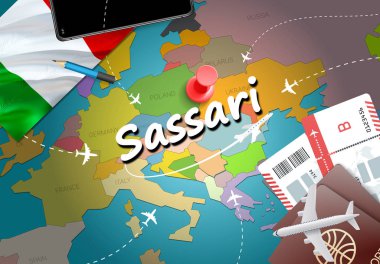 Sassari şehir seyahat ve Turizm hedef kavramı. İtalya bayrağı ve Sassari şehir haritası üzerindeki. İtalya kavramı harita arka plan seyahat. Bilet uçak ve Sassari tatil İtalyan vacatio için uçuşlar