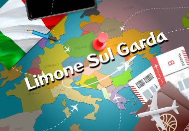 Limone Sul Garda şehir seyahat ve Turizm hedef kavramı. İtalya bayrağı ve Limone Sul Garda şehir haritası üzerindeki. İtalya kavramı harita arka plan seyahat. Bilet uçak ve Limone Sul Garda tatil İtalyan vacatio için uçuşlar