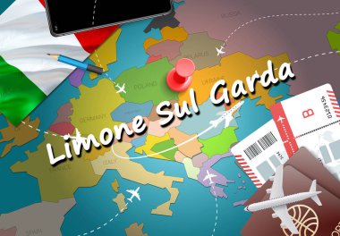 Limone Sul Garda şehir seyahat ve Turizm hedef kavramı. İtalya bayrağı ve Limone Sul Garda şehir haritası üzerindeki. İtalya kavramı harita arka plan seyahat. Bilet uçak ve Limone Sul Garda tatil İtalyan vacatio için uçuşlar