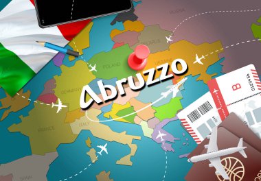 Abruzzo şehir seyahat ve Turizm hedef kavramı. İtalya bayrağı ve Abruzzo şehir haritası üzerindeki. İtalya kavramı harita arka plan seyahat. Bilet uçak ve Abruzzo İtalyan tatil için uçuşlar