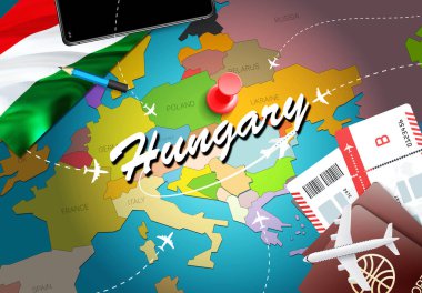 Macaristan seyahat kavramı harita arka plan ile uçak biletleri. Macaristan seyahat ve Turizm hedef kavramı ziyaret edin. Macaristan bayrak harita üzerinde. Uçak ve Budapeşte, Debrece Macar tatil için uçuşlar
