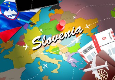 Slovenya seyahat kavramı harita arka plan ile uçak biletleri. Slovenya seyahat ve Turizm hedef kavramı ziyaret edin. Harita Slovenya bayrağı. Uçak ve Ljubljana'ya, Maribo Sloven tatil için uçuşlar