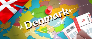 Danimarka seyahat kavramı harita arka plan ile uçak biletleri. Danimarka seyahat ve Turizm hedef kavramı ziyaret edin. Danimarka bayrağı harita üzerinde. Uçak ve Kopenhag, Aalbor Danimarkalı tatil için uçuşlar