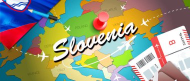 Slovenya seyahat kavramı harita arka plan ile uçak biletleri. Slovenya seyahat ve Turizm hedef kavramı ziyaret edin. Harita Slovenya bayrağı. Uçak ve Ljubljana'ya, Maribo Sloven tatil için uçuşlar