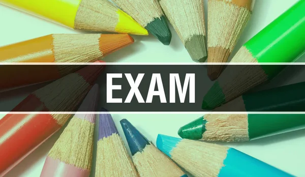 Baner koncepcyjny egzaminu z teksturą z kolorowych przedmiotów educatio — Zdjęcie stockowe