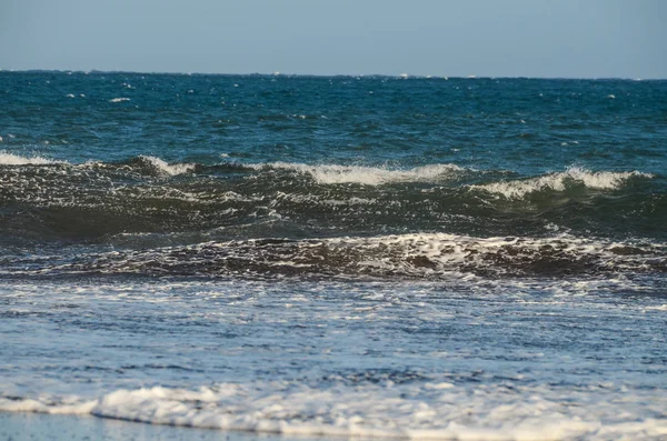 Große Blaue Welle Bricht Atlantik Aus — Stockfoto