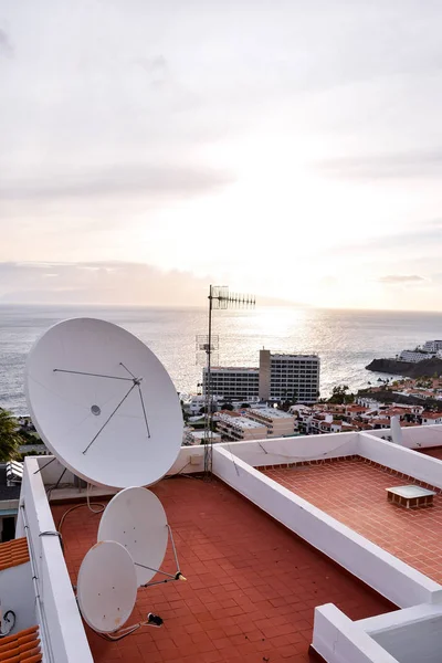 Photo View Close Satellite Dish Antenna Roof — Stock Photo, Image