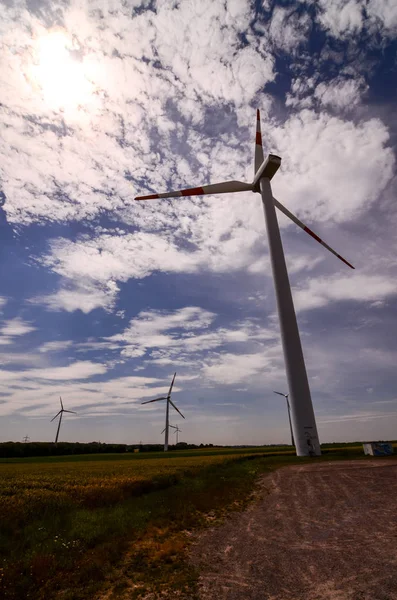 Tuulimylly Tuuliturbiini Uusiutuva Vihreä Energialähde — kuvapankkivalokuva