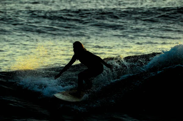 Silhouet Surfer Bij Zonsondergang Tenerife Canarische Eilanden Spanje — Stockfoto