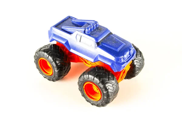 白い背景におもちゃの車のオブジェクトのクローズアップ — ストック写真