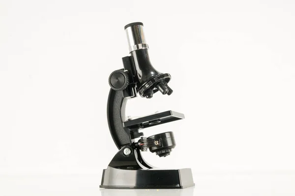 Стара Іграшка Наукового Мікроскопа Ізольована Білому — стокове фото