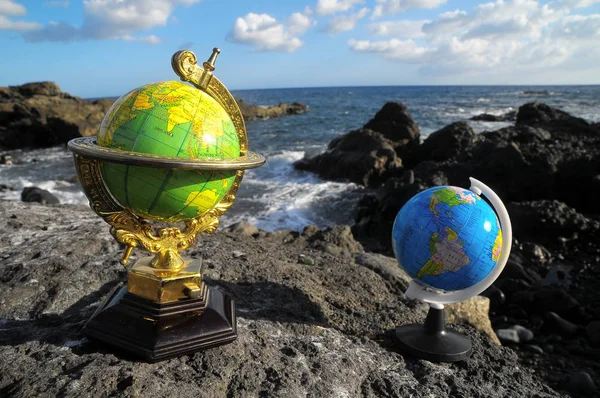 Forntida Vintage Globes Planet Earth Nära Atlanten — Stockfoto