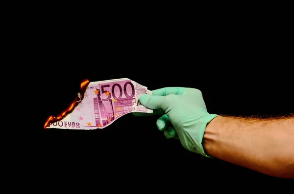 欧州ユーロマネー銀行券通貨と右手 — ストック写真