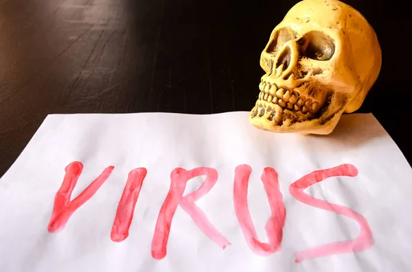 Sözcük Virüsü Beyaz Kağıda Kanla Yazıldı — Stok fotoğraf