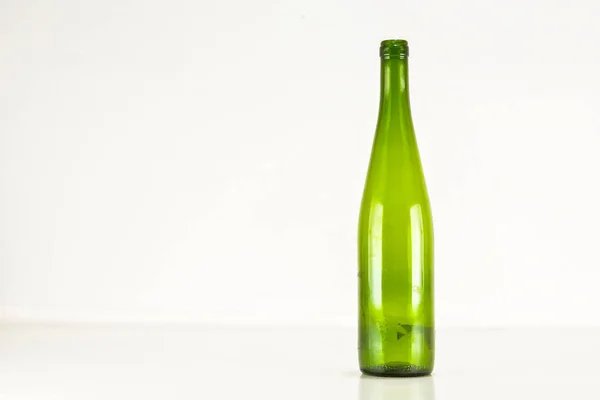 Prázdné Skleněné Láhve Izolované Bílém Pozadí — Stock fotografie