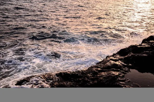 Onde Forti Che Infrangono Sulla Costa Vulcanica Tenerife Isole Canarie — Foto Stock