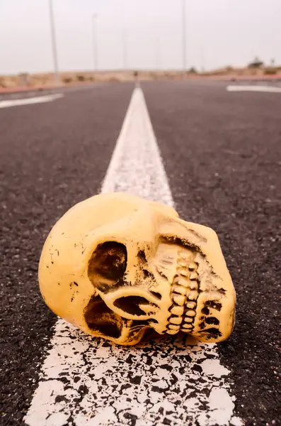 Road Death Concept Skull Strada Asphalt — Fotografie, imagine de stoc