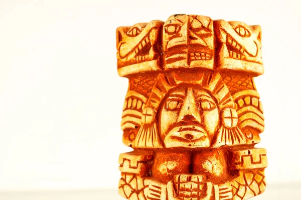 Närbild Vintage Mayan Staty Objekt Vit Bakgrund — Stockfoto