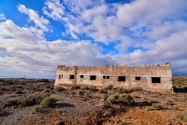 Tenerife加那利群岛一个军事基地的废弃建筑 — 图库照片