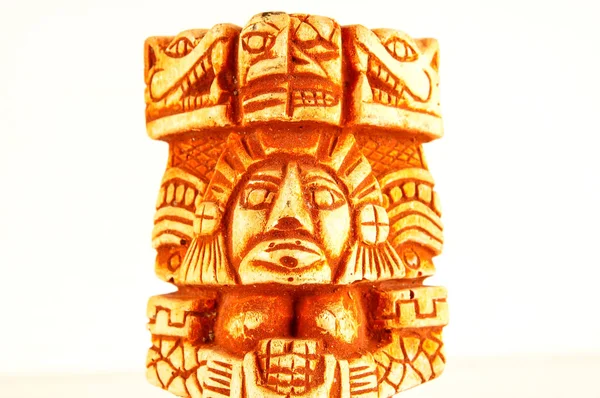 Close Van Vintage Maya Standbeeld Object Een Witte Achtergrond — Stockfoto