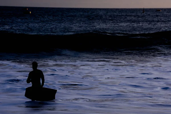 Surfeur Seul Coucher Soleil Sur Océan Calme — Photo