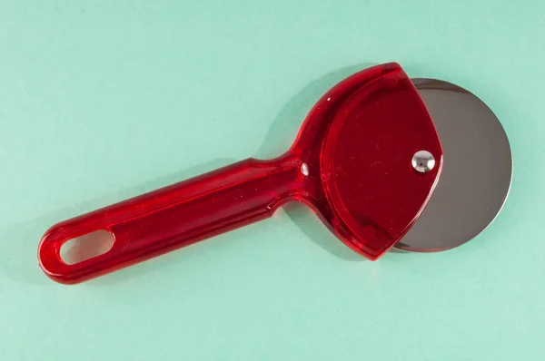 Bild Von Plastic Red Pizza Cutter Slicer Messer — Stockfoto