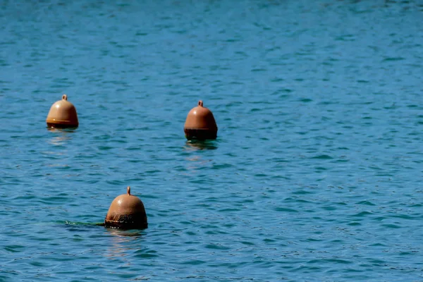 Буи Плавающие Воде Красивые Фото Цифровое Изображение — стоковое фото