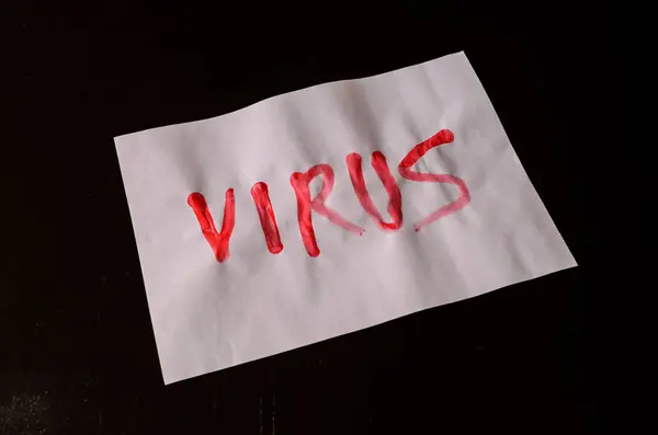 Woord Virus Tekst Geschreven Met Bloed Een Witboek — Stockfoto