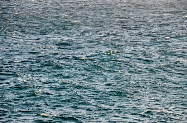 リップルと青い海の水 自然背景写真テクスチャ — ストック写真