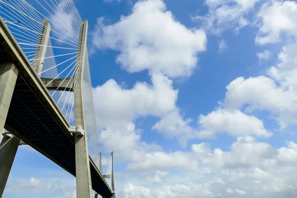 Gökyüzündeki Köprü Güzel Dijital Fotoğraf — Stok fotoğraf