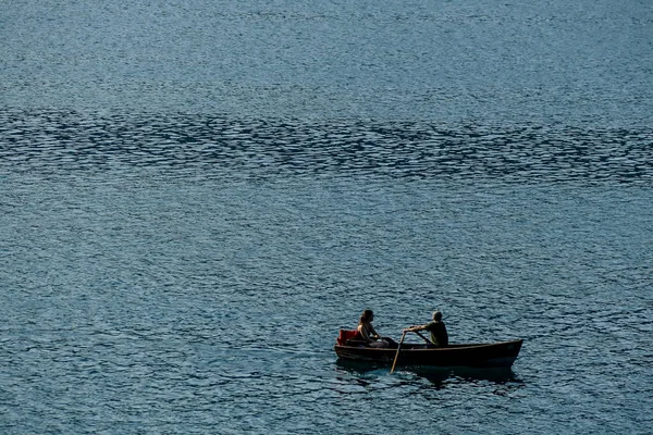 渔夫在船上 美丽的照片数码照片 — 图库照片