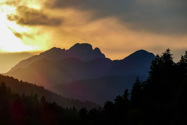 Pôr Sol Nas Montanhas Bela Foto Imagem Digital — Fotografia de Stock