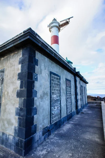 加那利群岛南部红白相间的灯塔 — 图库照片