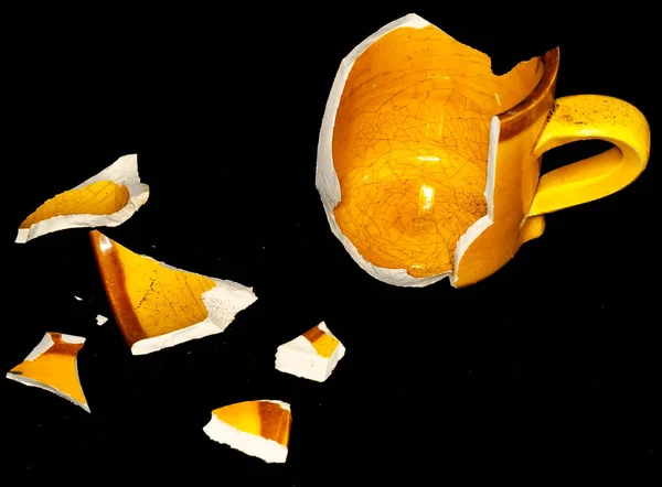 Gebroken Orange Coffee Cup Een Zwarte Achtergrond — Stockfoto