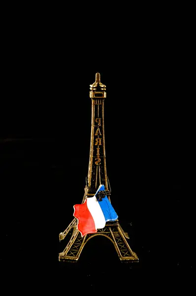 Eiffelturm Spielzeugminiatur Auf Schwarzem Hintergrund — Stockfoto