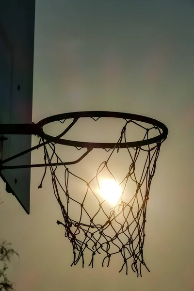 Basketbal Proti Modrému Nebi Krásný Fotografický Digitální Obrázek — Stock fotografie