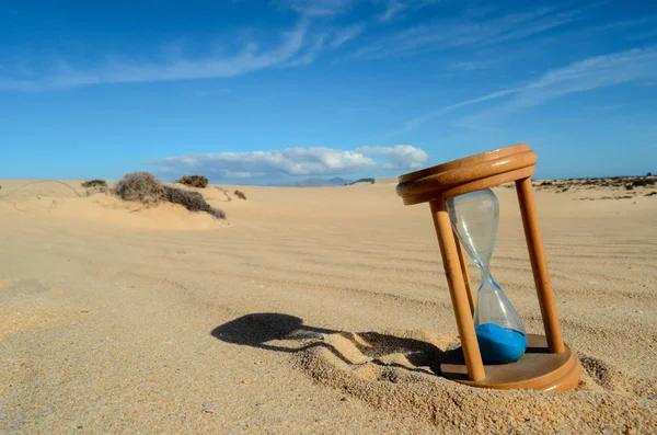 Foto Conceitual Objeto Ampulheta Deserto Seco — Fotografia de Stock