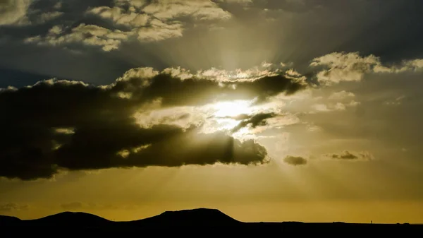 Paysage Nuageux Nuages Colorés Coucher Soleil Près Océan — Photo