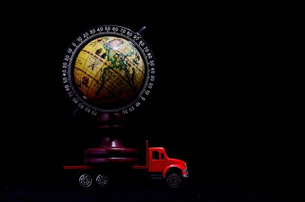 Caminhão Com Conceito Transporte Entrega Globo Terrestre — Fotografia de Stock