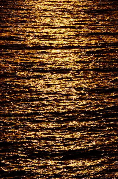 リップルとオレンジまだ海の水 自然背景写真テクスチャ — ストック写真