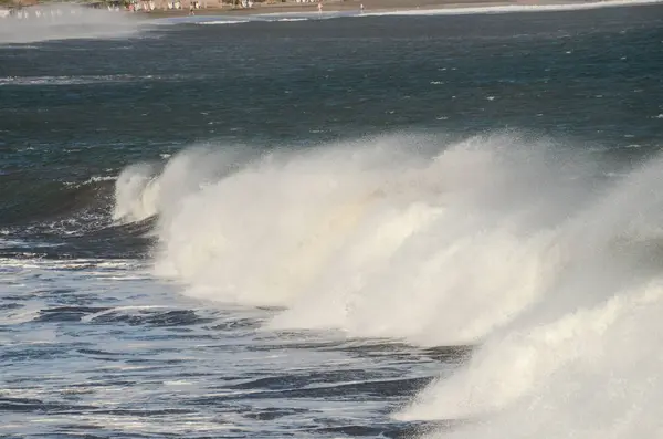 Big Blue Wave Breaks Atlantic Ocean — Stock Photo, Image