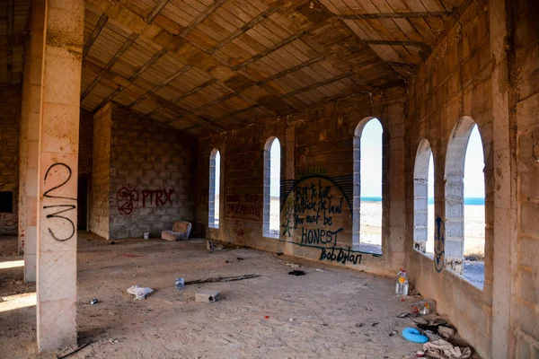 Photo Picture Abandoned Desert House Exterior — Stock Photo, Image