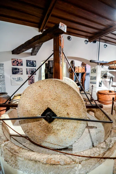 Antike Italienische Olivenölmaschine Zur Herstellung Von — Stockfoto