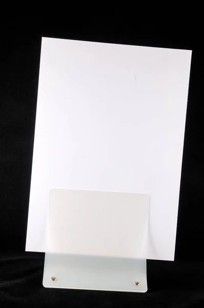 Közeli Kép Papír Lapot Tartó Objektum Egy Fehér Háttér — Stock Fotó