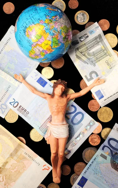黑暗背景下的耶稣基督与金钱 宗教概念 — 图库照片
