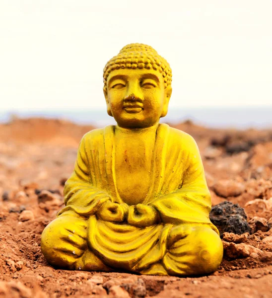 Eine Antike Buddha Statue Der Wüste Verlassen — Stockfoto